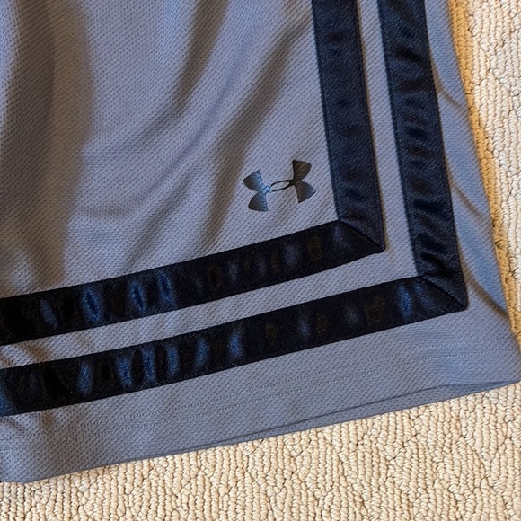 Grey Under Armour Mens Shorts w/Drawstring Waist Size Mens Small - Picture 4 of 5